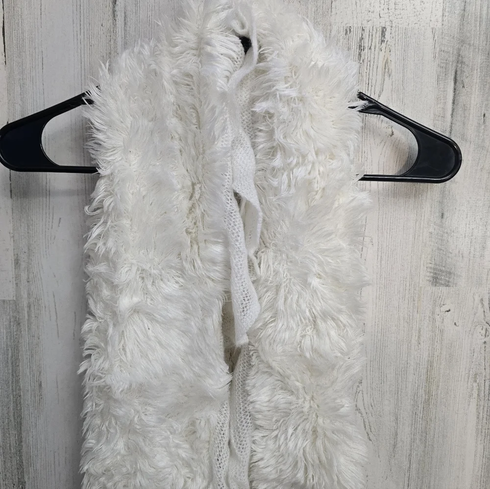 Fluffy White Knit Scarf